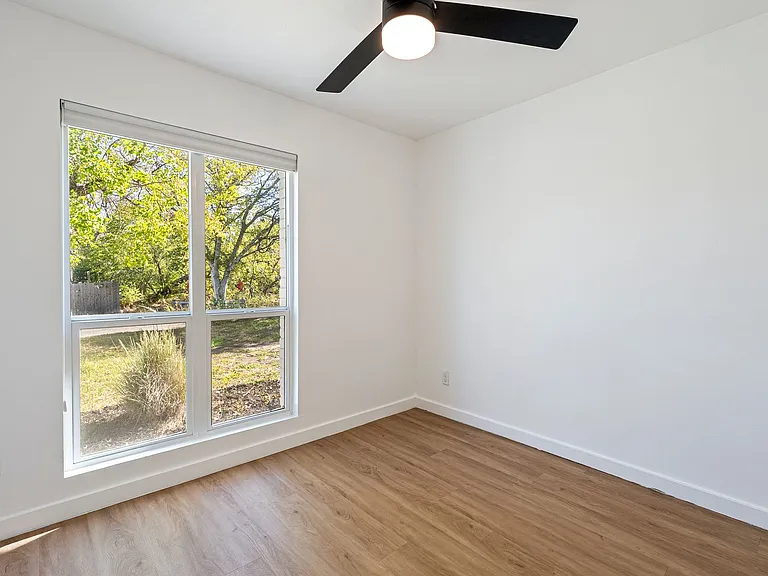5200 King Charles Dr — Photo 16