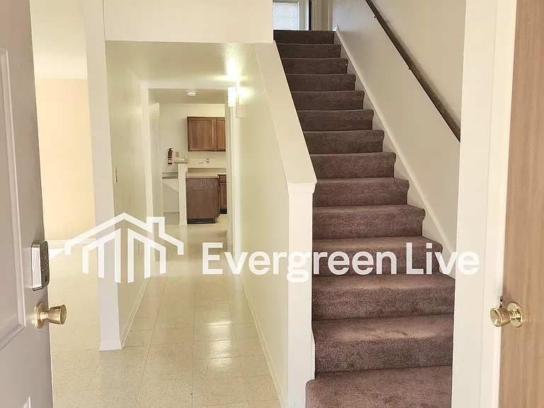 124 Crusader Ct — Photo 2