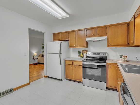 5th image of 2652 Mountain View Ave