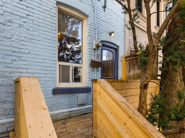 10 Woodgreen Pl, Toronto, ON M4M 2J2