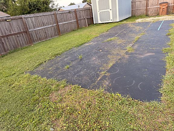 4th image of 738 S Gay Ave