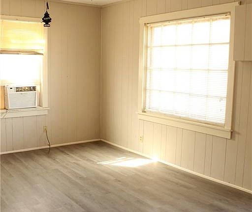 4th image of 3014 Dirr Ave