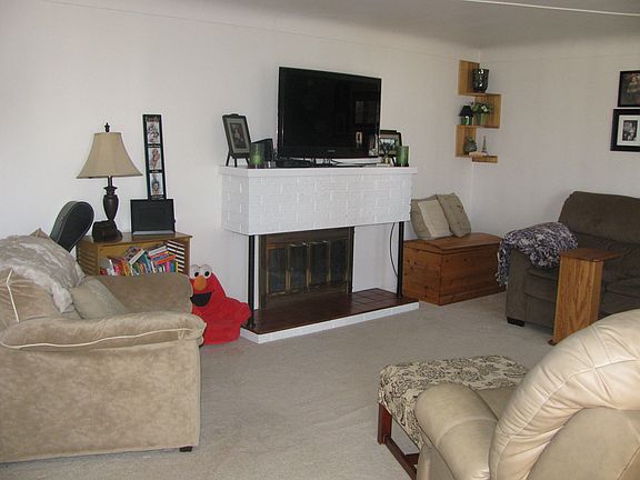 3rd image of 404 W Ionia Ave