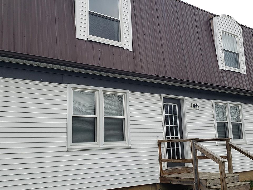 2nd image of 208 E Main St