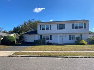 5 Juniper Pl, Howell, NJ 07731