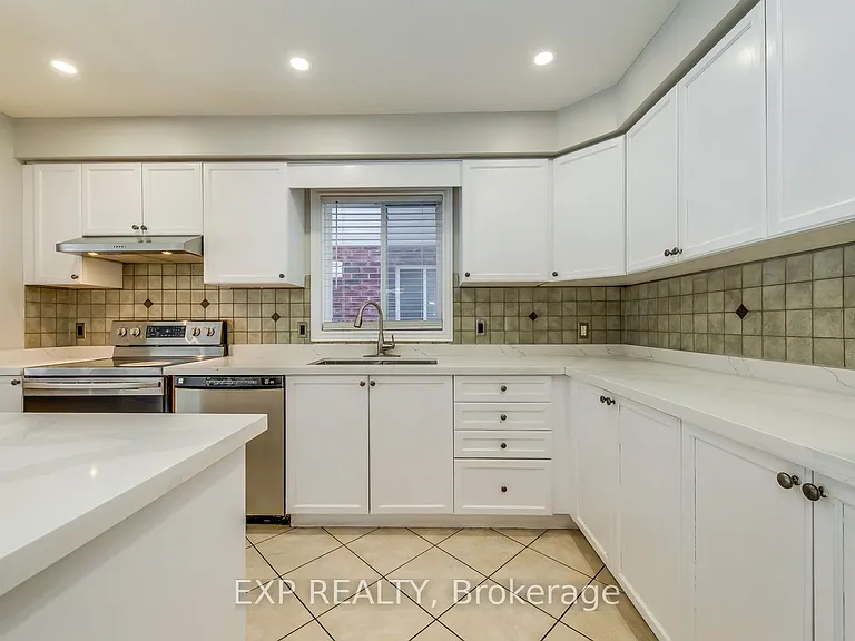 11 Frankfurt St W — Photo 12