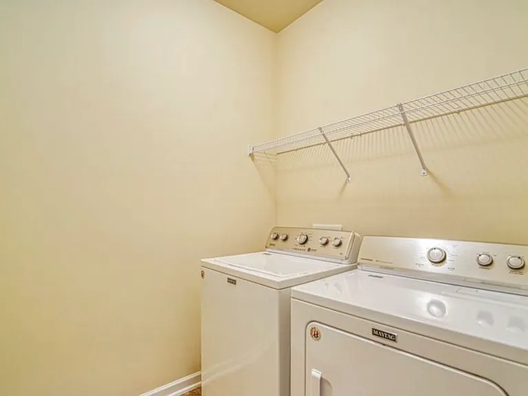 700 Daisy Hill Ln — Photo 7