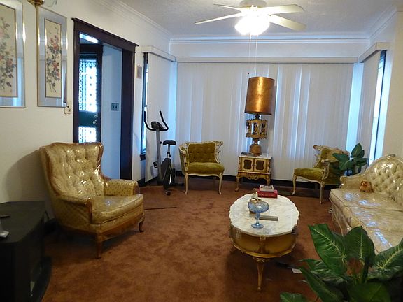 3rd image of 1054 N Mayfield Ave