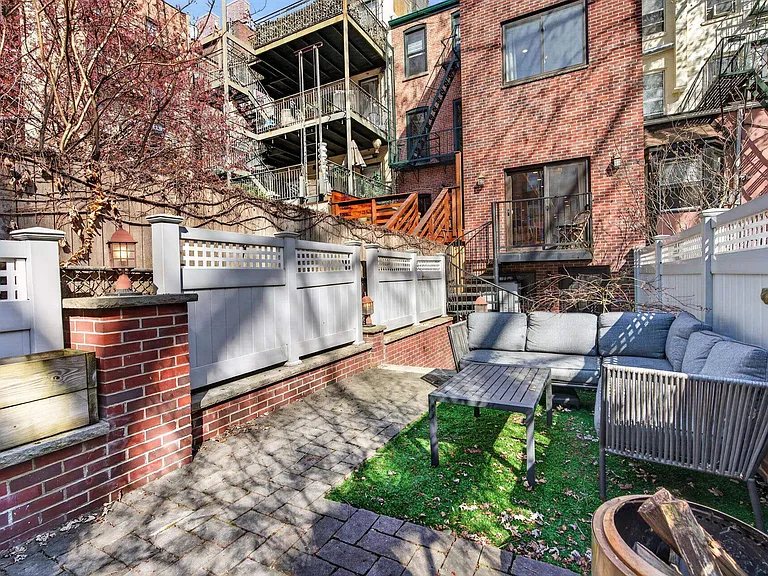 926 Park Ave — Photo 40