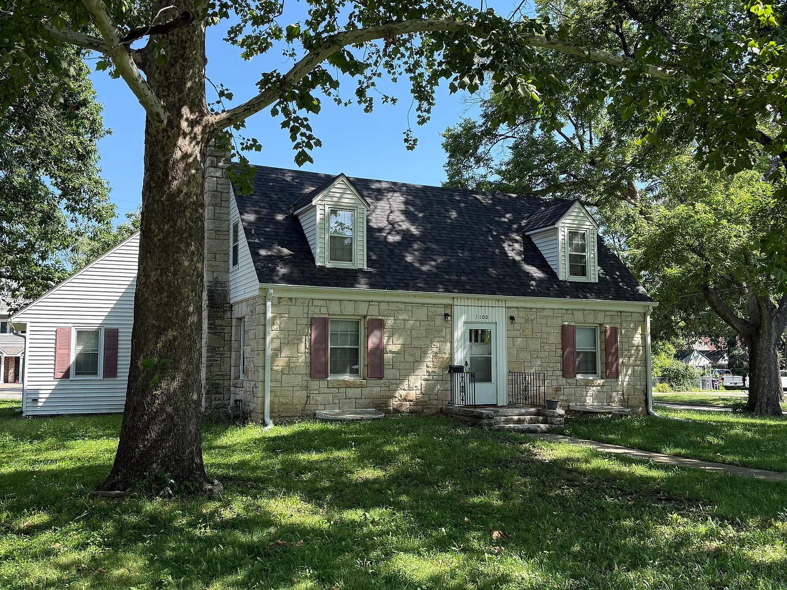 7 bed, 3.5 bath, 3563 sqft, $2,400 — Photo 1