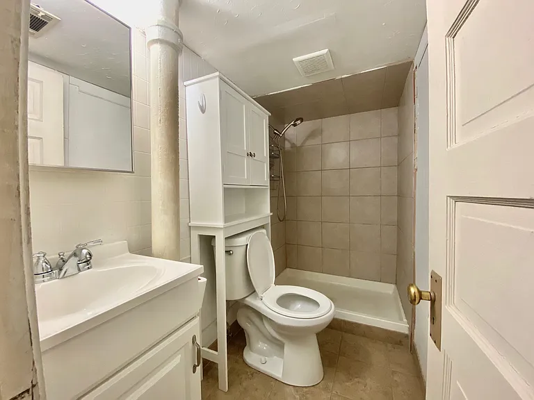 419 E Myrtle St #BASEMENT — Photo 6