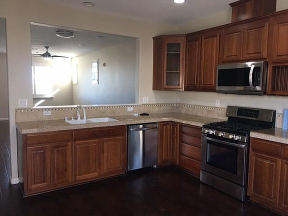 3rd image of 2842 Portland Dr