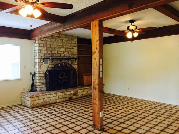 2nd image of 1109 Elm Ln