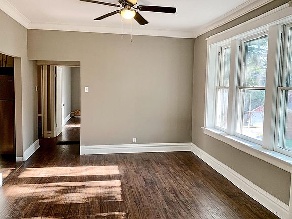 Open floor plan dining area