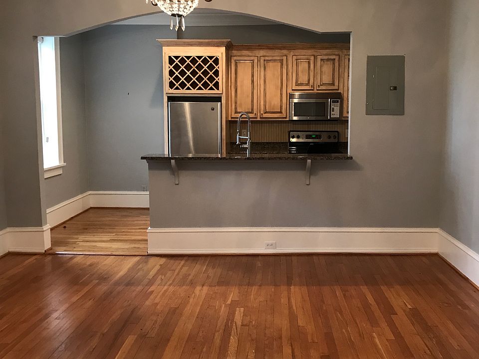 2nd image of 200 Montgomery Ferry Dr NE APT 14