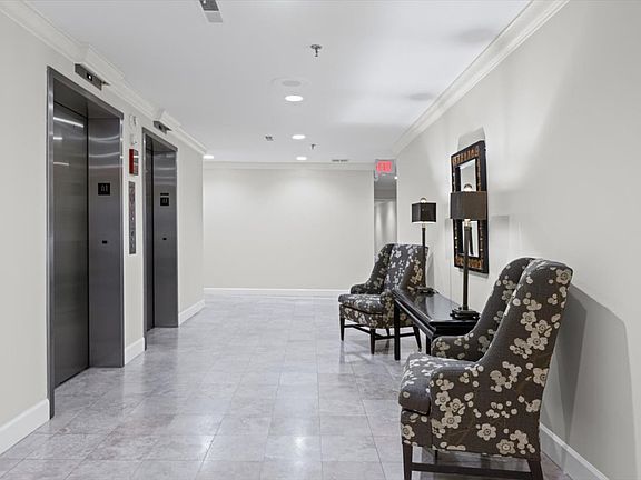 3rd image of 711 Oak St APT 308