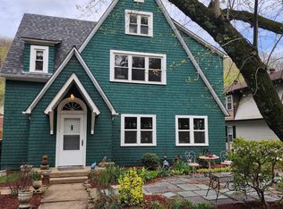 1220 Spring Valley Dr, Huntington, WV 25701