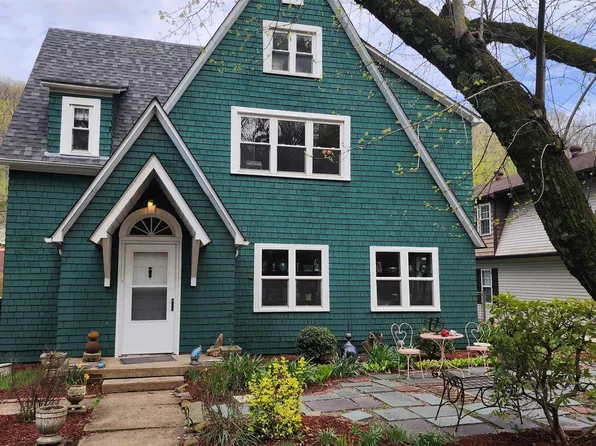 1220 Spring Valley Dr, Huntington, WV 25701