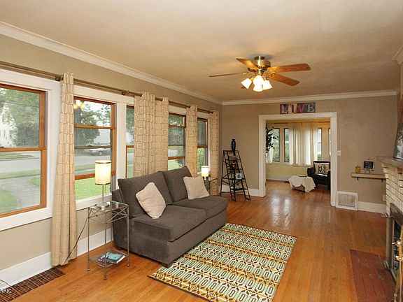 3rd image of 1015 Vassar Dr