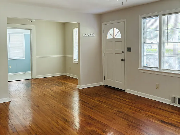 2502 Woodridge Dr — Photo 6
