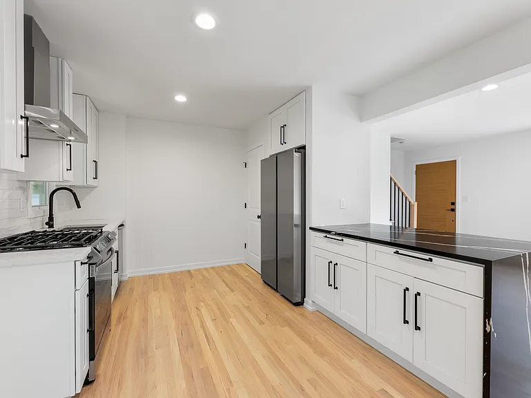 54 Park Ter N — Photo 9