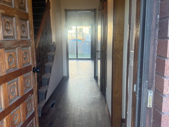 2nd image of 612 E Cary St