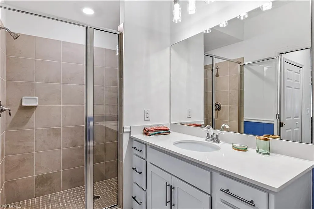 2 bed, 2.0 bath, 1120 sqft, $5,000 — Photo 2