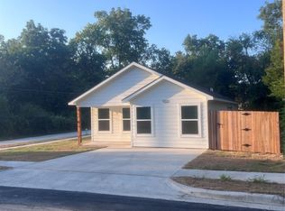 522 S 5th St, Bonham, TX 75418