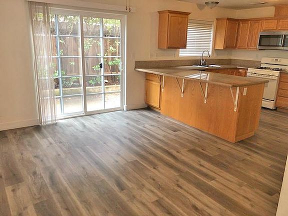 4th image of 3331 La Canada Dr