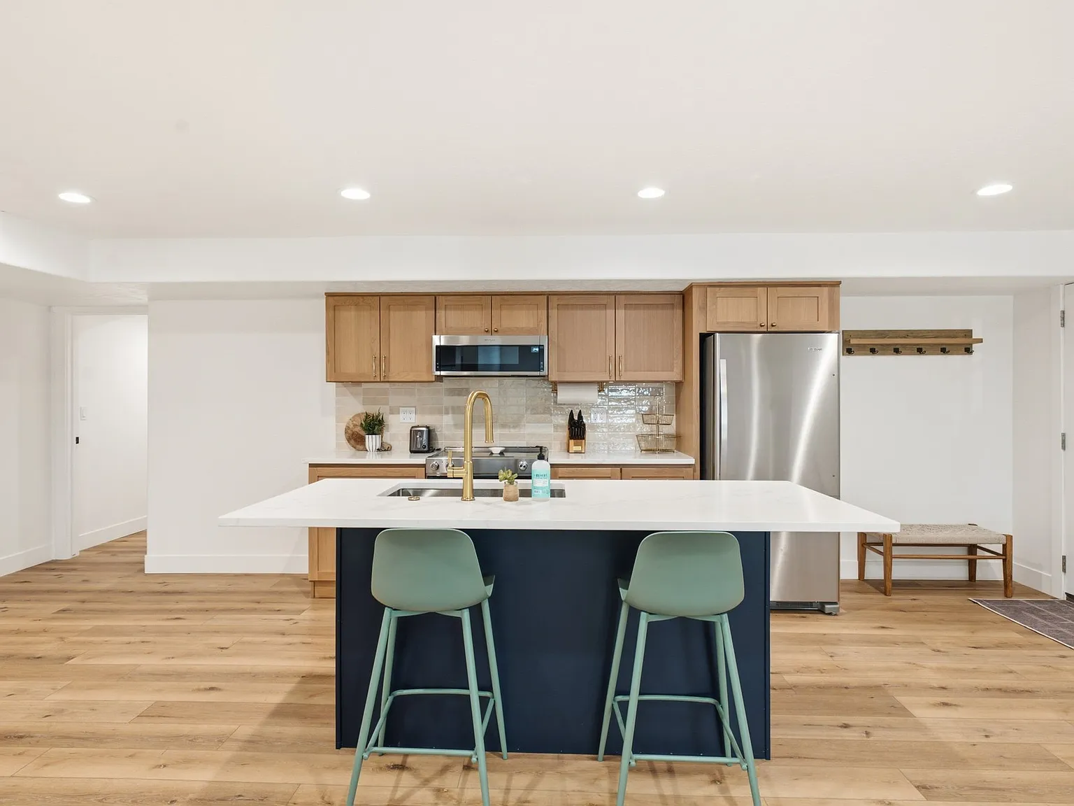 Bright 1 bd/1 ba/1 office basement apartment with W/D -- Fully furnished — Photo 2