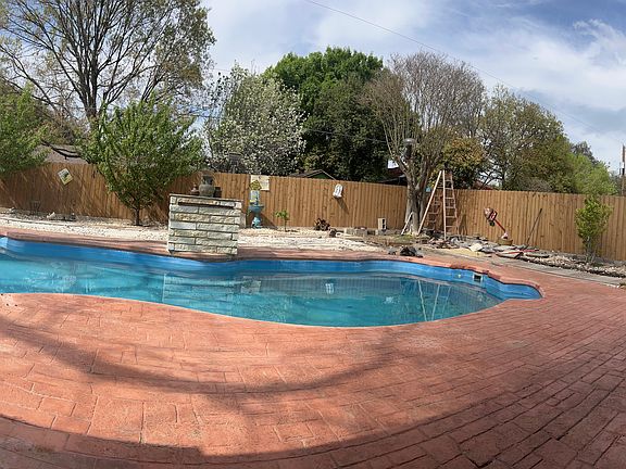 2nd image of 609 Balfour Dr