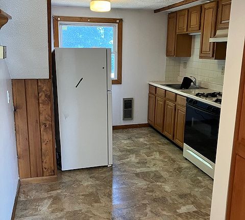 3rd image of 98 Mumford St