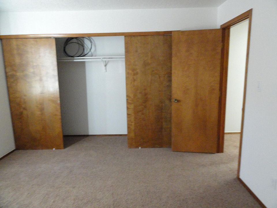 Mstr bdrm closet