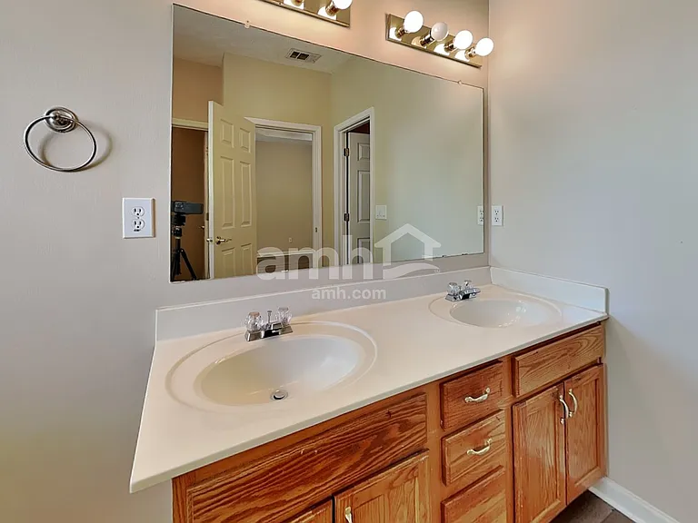 4284 Wood Cove Dr — Photo 10