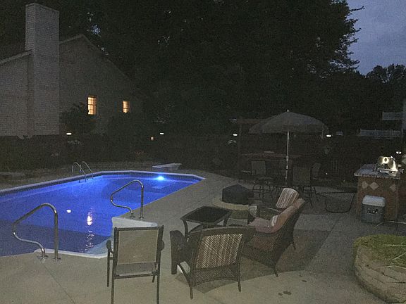 5th image of 137 Seymour Ave