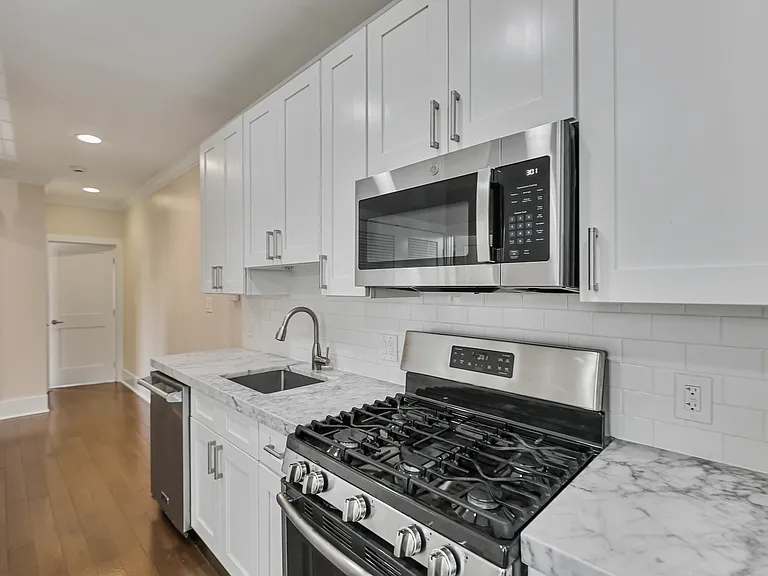 1100 Holbrook Ter NE #2 — Photo 2
