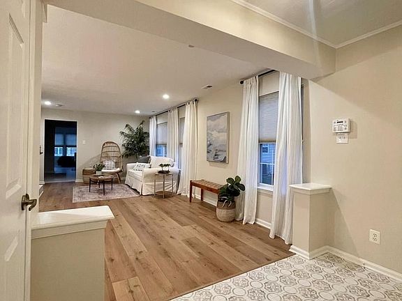 5th image of 13 Goldenrod Dr