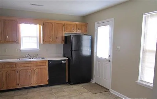 3 bedroom home close to Fort Campbell and I24 with no back yard neighbors! — Photo 4