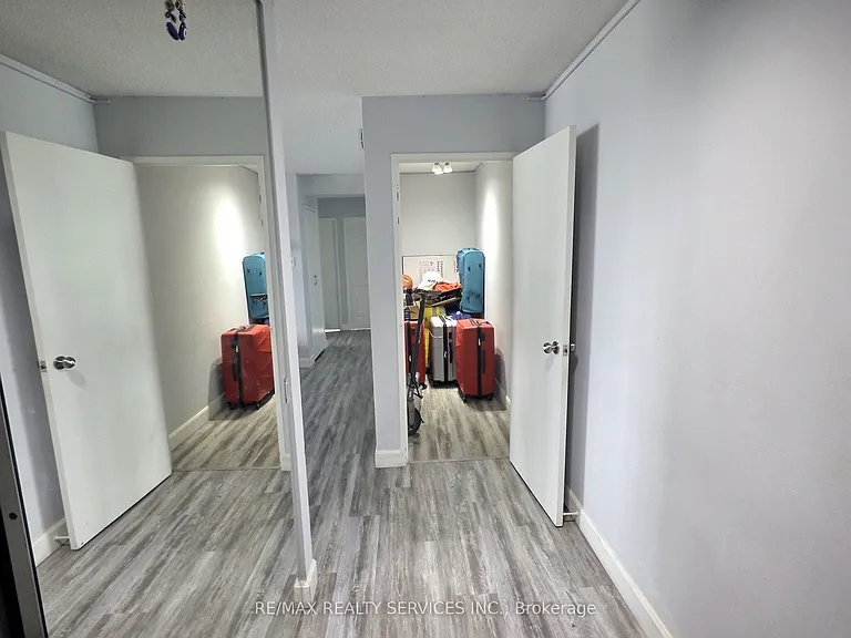 18 Knightsbridge Rd #1812 — Photo 3