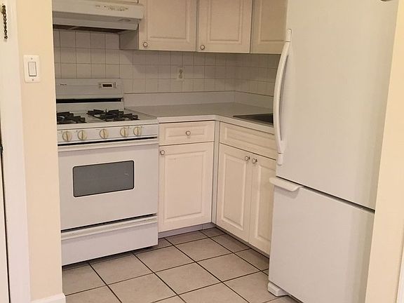 2nd image of 2318 29th St APT 2F