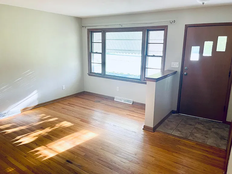 1308 Eastview Rd — Photo 2