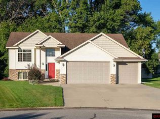 612 Colodoro Ln, Eagle Lake, MN 56024