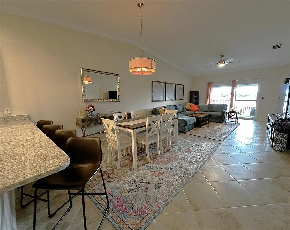2 bed, 2.0 bath, 1596 sqft, $6,500 — Photo 4