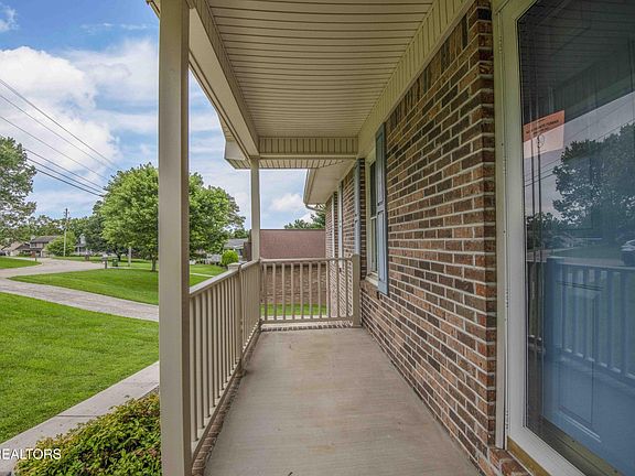 5th image of 4400 Foothills Dr