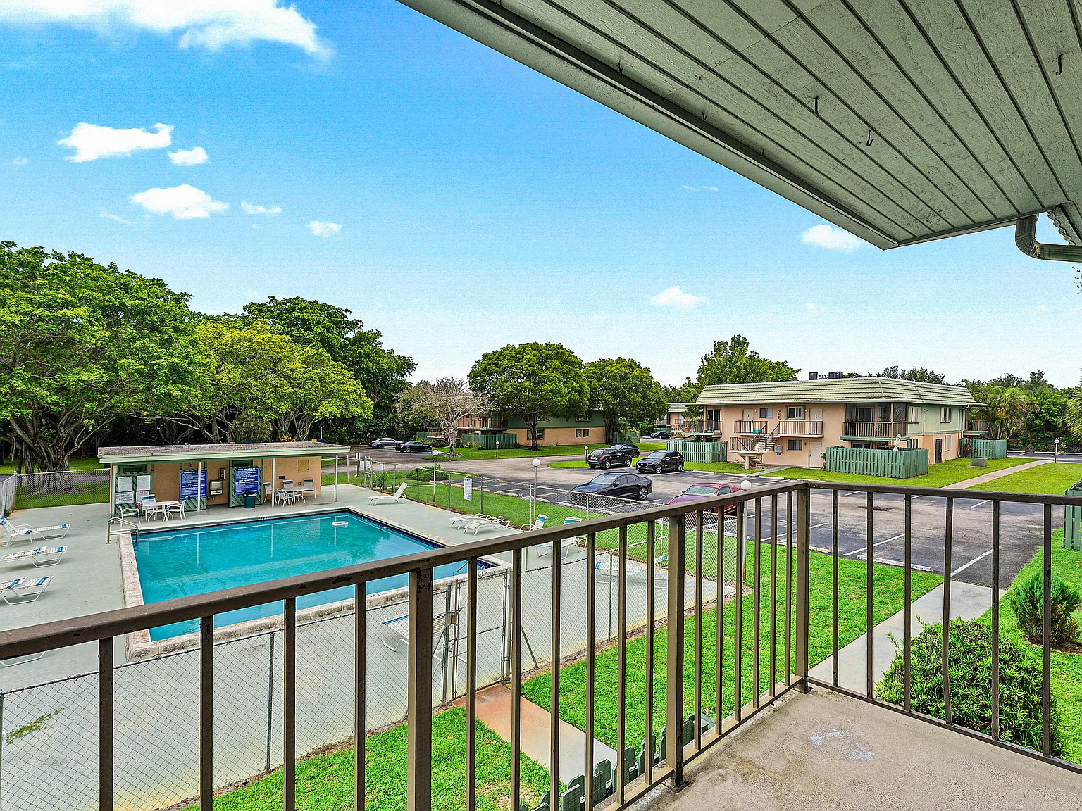 2 bed, 1.5 bath, 880 sqft, $2,300 — Photo 4