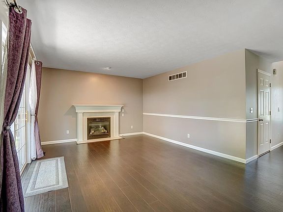 4th image of 988 Weeping Willow Ln