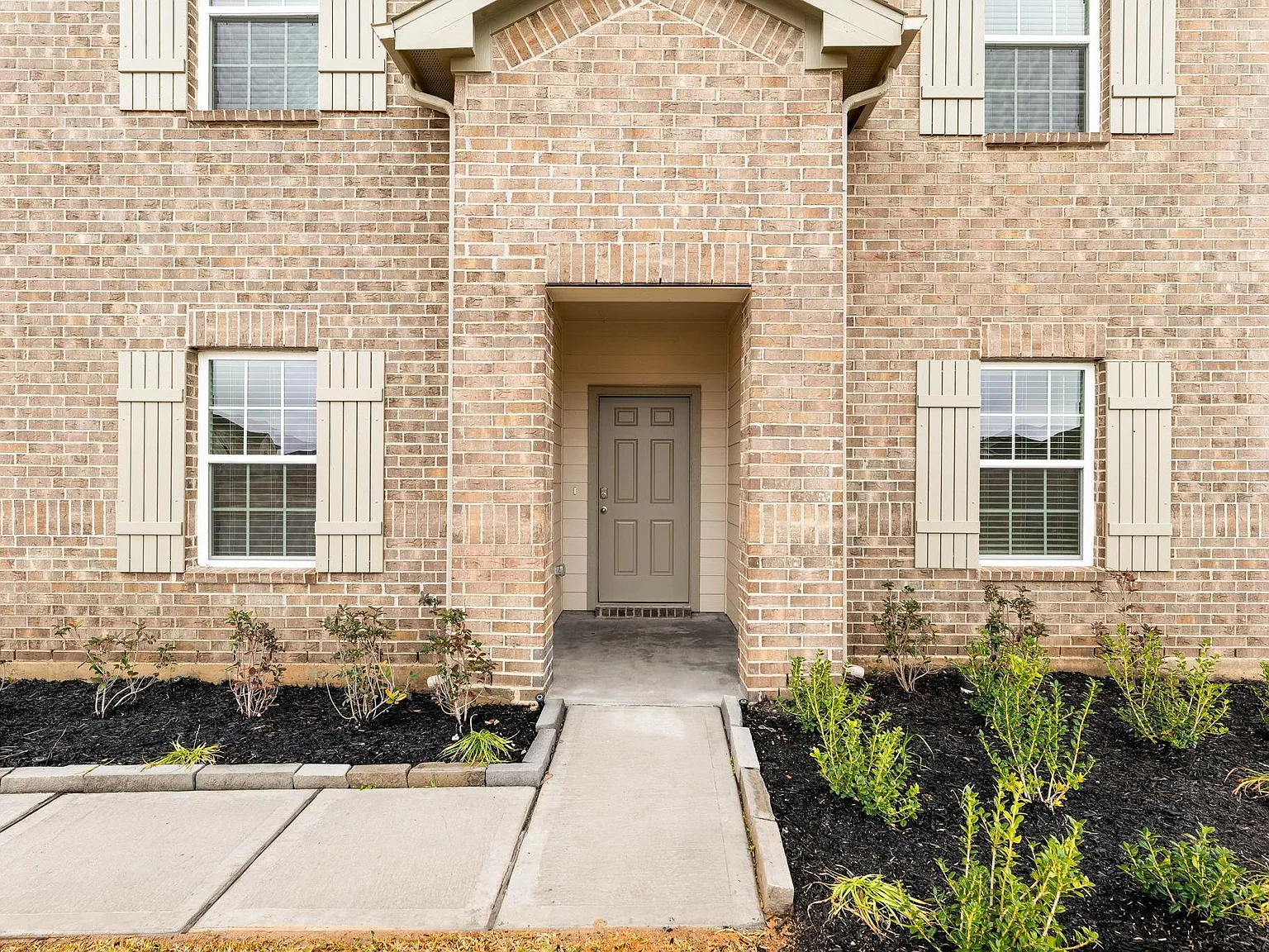 4 bed, 3.0 bath, 2604 sqft, $2,700 — Photo 1