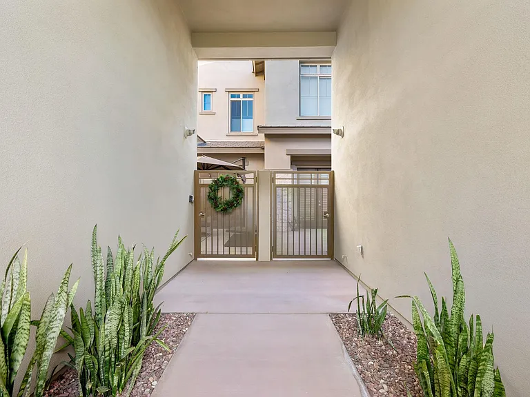 502 Retreat Cir — Photo 39