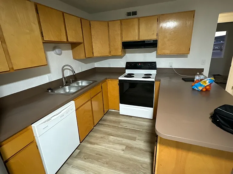 109 Lilac Way #D — Photo 2