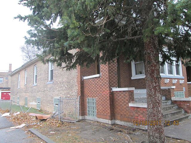 2nd image of 6917 S Maplewood Ave